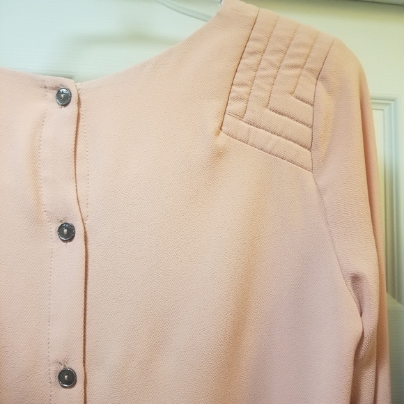 ASTR pink blouse long sleeve back buttons AD419801 quilted shoulder design crepe - Picture 6 of 10